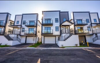 716 Seaport Dr, Unit 1 in Elizabeth, NJ - Building Photo - Building Photo