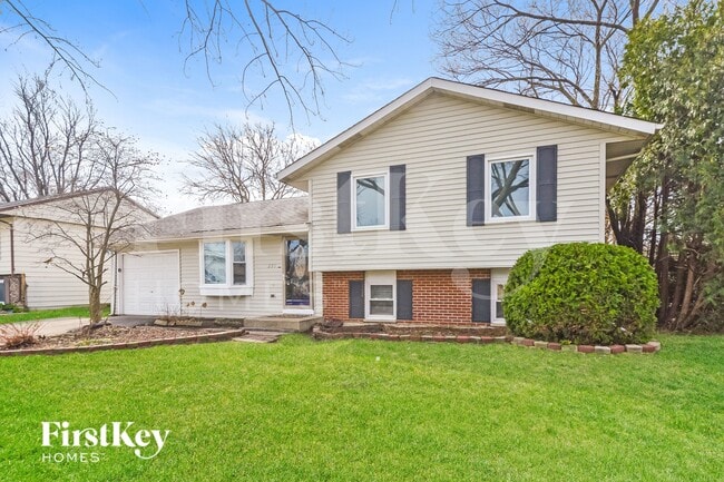 235 E Wrightwood Ave in Glendale Heights, IL - Building Photo - Building Photo