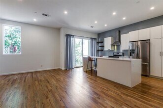 3816 San Jacinto St in Dallas, TX - Building Photo - Building Photo