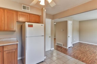 471 S Holmes Ave in Kirkwood, MO - Building Photo - Building Photo