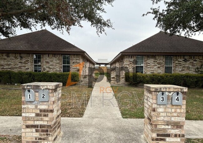property at 809 W Bronze Dr