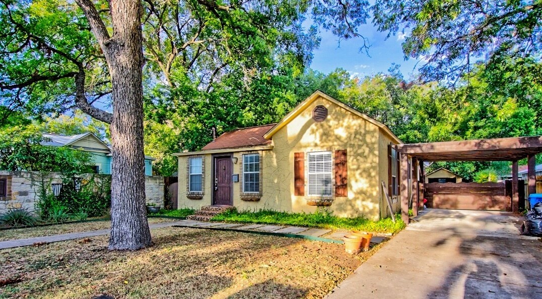1312 Park St in Kerrville, TX - Building Photo