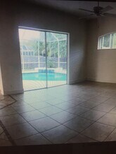 7165 42nd Ct E in Sarasota, FL - Building Photo - Building Photo