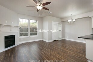 15409 SE Cobalt Loop in Damascus, OR - Building Photo