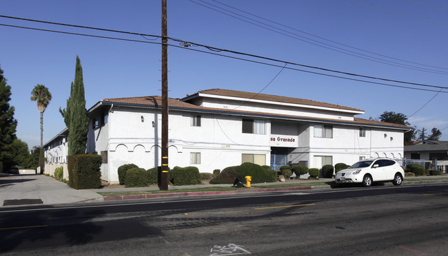 Casa Granada in La Habra, CA - Foto de edificio - Building Photo