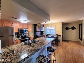 2228 E Campbell Ave, Unit 201 in Phoenix, AZ - Building Photo - Building Photo