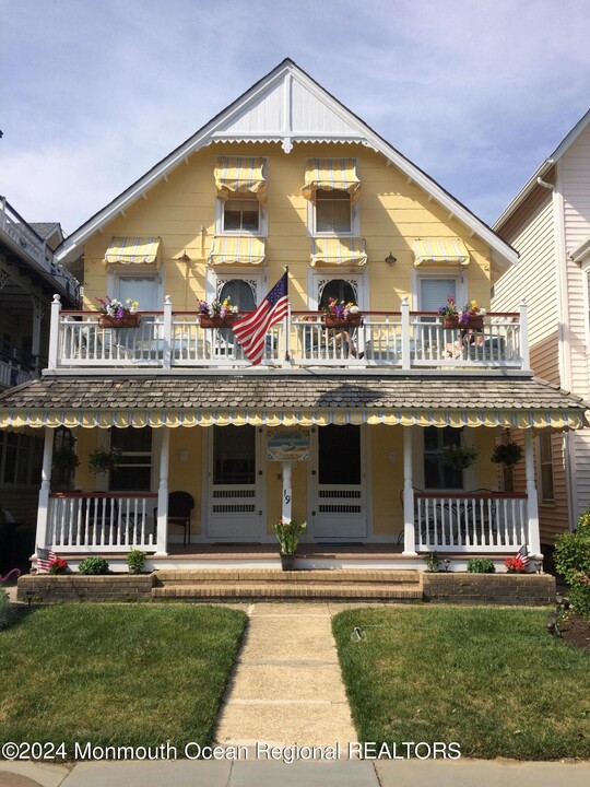 19 Webb Ave in Ocean Grove, NJ - Building Photo