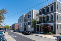 823 E 6th St in South Boston, MA - Foto de edificio - Building Photo