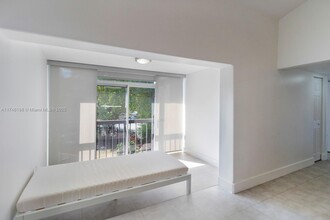 9437 Fontainebleau Blvd in Miami, FL - Building Photo - Building Photo