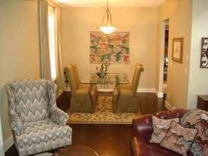 2209 Woodlawn St in Kelowna, BC - Building Photo - Building Photo