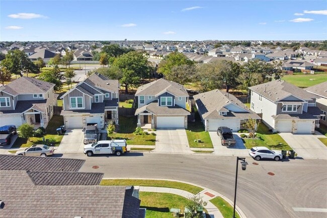 113 Stone Crk Dr in Andice, TX - Building Photo - Building Photo