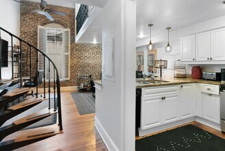 377 King St in Charleston, SC - Building Photo - Building Photo