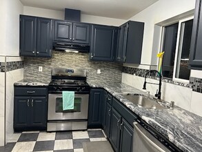 5569 S Vesel Ct in Freeland, WA - Building Photo - Building Photo