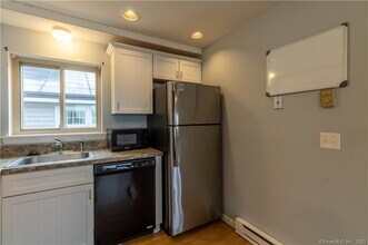 8 Clearwater Ln in East Hampton, CT - Building Photo - Building Photo