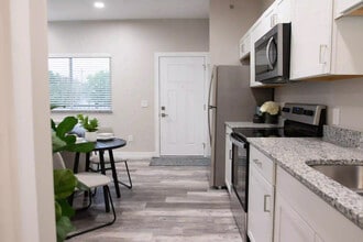 Cascade Heights in Findlay, OH - Building Photo - Building Photo