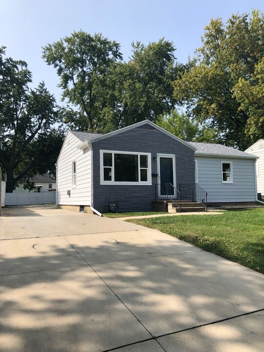 1112 Amherst Ave in Waterloo, IA - Building Photo