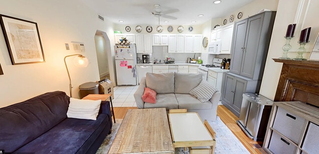 18 Dean Rd, Unit 1 in Brookline, MA - Building Photo - Building Photo