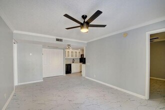 612 Executive Center Dr in West Palm Beach, FL - Building Photo - Building Photo