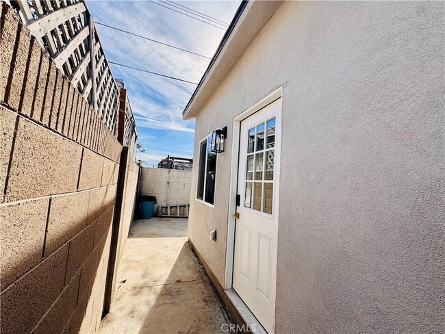 5516 Paraguay Dr, Unit 1 in Buena Park, CA - Building Photo - Building Photo