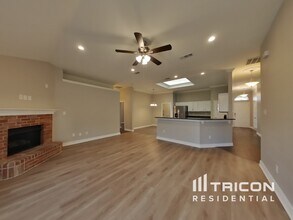 821 Passive Dr in Cedar Hill, TX - Foto de edificio - Building Photo