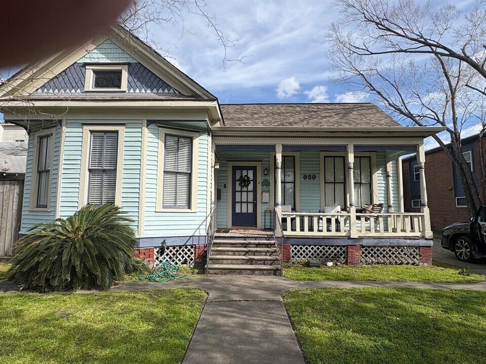 939 Byrne St in Houston, TX - Building Photo
