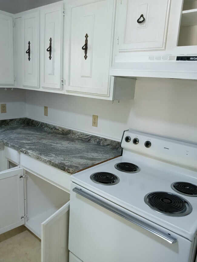 Darryl Drive Duplex in Tallahassee, FL - Building Photo - Building Photo