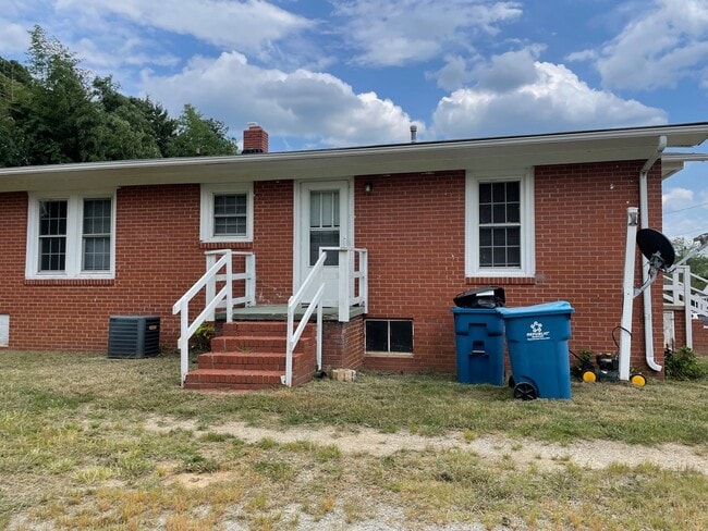 525 Weaver Ave in Archdale, NC - Building Photo - Building Photo