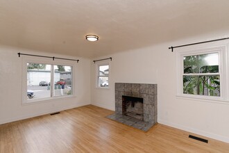 340 Broad St N in Monmouth, OR - Building Photo - Building Photo
