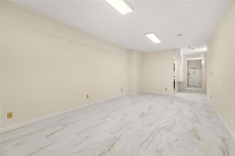 130 Water St in New York, NY - Building Photo - Building Photo