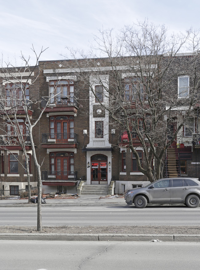 324 Saint-Joseph E in Montréal, QC - Building Photo - Primary Photo