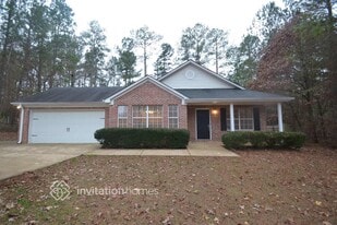 195 Hamilton Dr in Newnan, GA - Building Photo