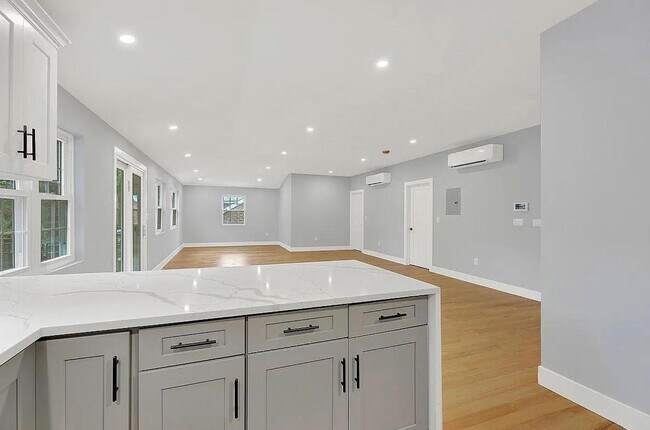 110-41 172nd St in Queens, NY - Foto de edificio - Building Photo