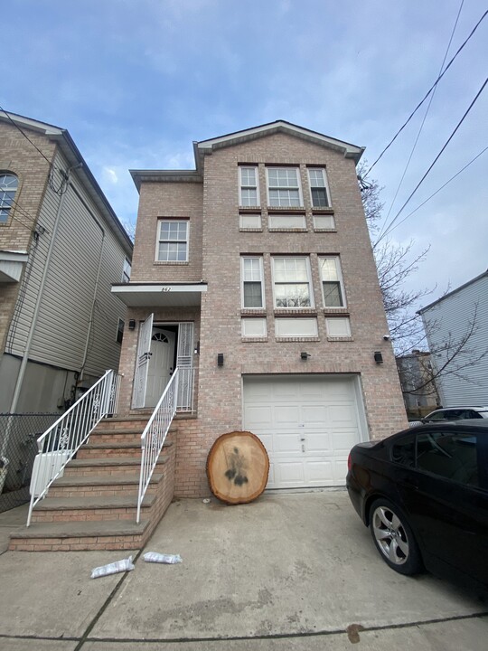 862 S 19th St in Newark, NJ - Building Photo