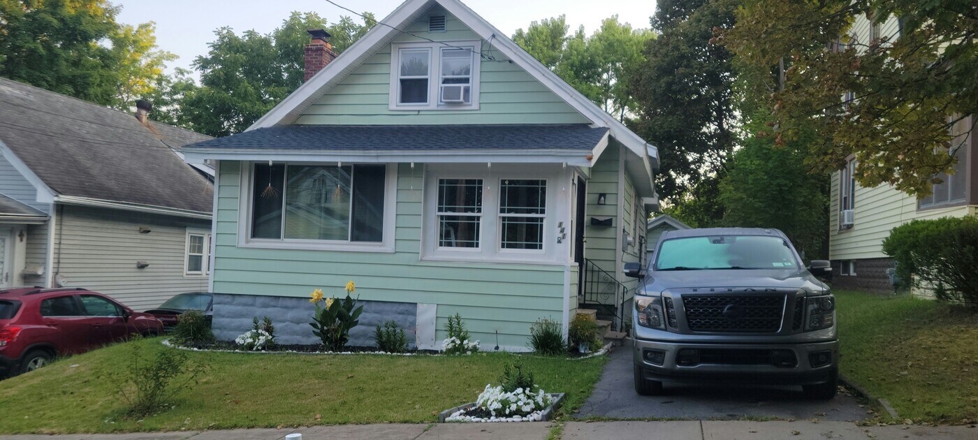 141 Hobart Ave in Syracuse, NY - Building Photo