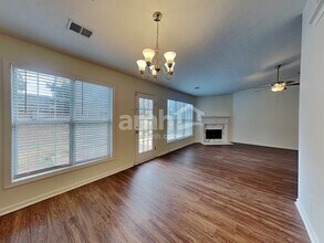 2123 Yarbrough Way in Dacula, GA - Foto de edificio - Building Photo