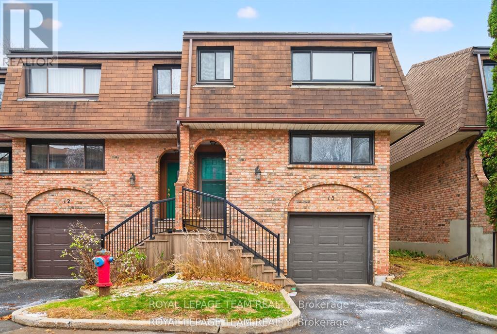 2 Bertona St in Ottawa, ON - Building Photo