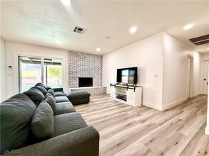 4881 E Imperial Ave in Las Vegas, NV - Building Photo - Building Photo