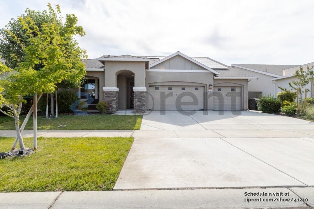 5561 Harcrest Dr in Linda, CA - Building Photo