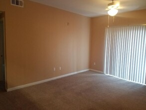 6955 N Durango Dr in Las Vegas, NV - Building Photo - Building Photo
