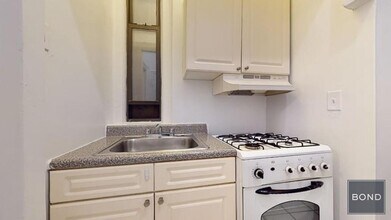 1075 1st Ave in New York, NY - Building Photo - Building Photo