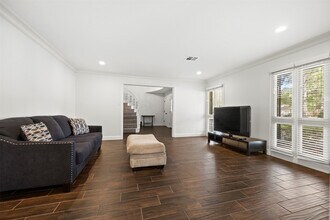 10507 Cypresswood Dr in Houston, TX - Building Photo - Building Photo