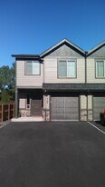 517 N 11th St in Philomath, OR - Building Photo