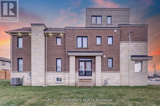 101 E Shore Dr in Bowmanville, ON - Building Photo - Building Photo