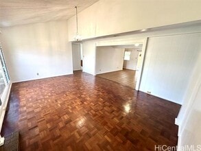 1940 Palamoi St in Pearl City, HI - Building Photo - Building Photo