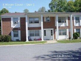 8 Mosby Ct in Round Hill, VA - Building Photo