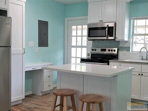 121 E Monroe St in Port Isabel, TX - Building Photo - Building Photo