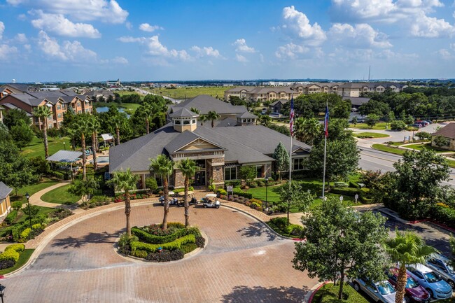 Las Brisas Apartment Homes in Round Rock, TX - Foto de edificio - Building Photo