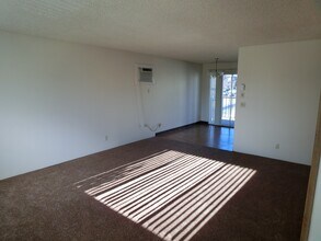 10 NE D St in Grants Pass, OR - Foto de edificio - Building Photo