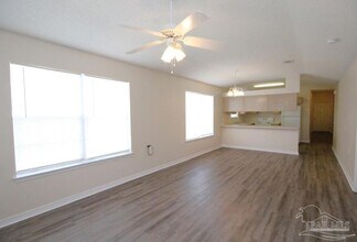 3092 Flintlock Dr in Pensacola, FL - Foto de edificio - Building Photo
