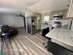 12431 SW 5th St in Davie, FL - Building Photo - Building Photo